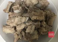 Illustration of how to make pork ribs and stewed potatoes 4