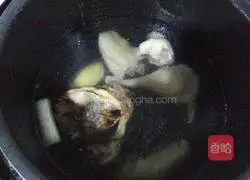 Illustration of how to make Sichuan sour radish and duck soup 6