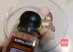 Jiang Illustration of how to make basa fish cubes 6