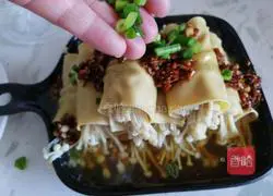 Enoki mushroom tofu Illustration of how to make a roll 16