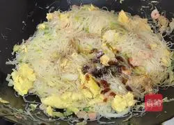 Illustration of how to make stir-fried vermicelli with cabbage and eggs 14