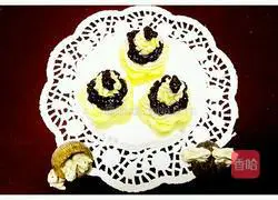 Illustration of how to make mashed potatoes with blueberry sauce 8