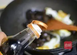 Illustration of how to make scrambled eggs with fungus 6