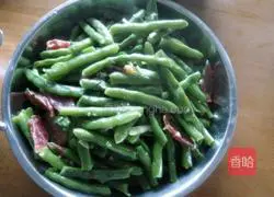 Illustration of how to make fried green beans with bacon 12