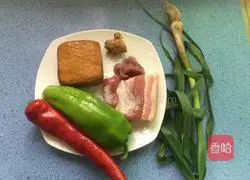 Illustration of how to make fragrant dried twice-cooked pork 1