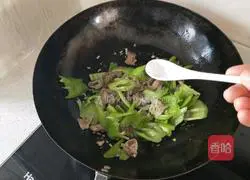 Illustration of how to make fried sausage with pepper 13