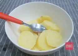 Illustration of how to make mashed potatoes with sauce 6