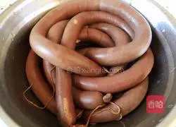 Illustration of how to make blood sausage 20