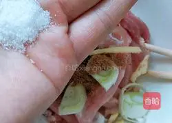 Illustration of how to make fried crispy pork 5