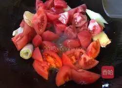 Illustration of how to make tomato, potato and beef brisket 8