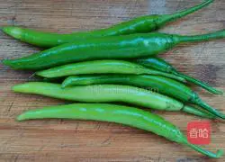 Illustration of how to make fried shrimps with Hangzhou pepper 2