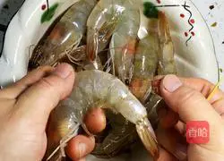 Illustration of steamed shrimps with garlic vermicelli 3