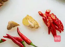 Illustration of how to make casserole with large intestine and stewed tofu 4