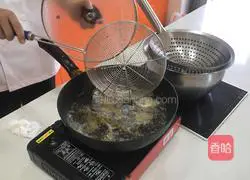 Illustration of how to make stir-fried crabs in typhoon shelter 7