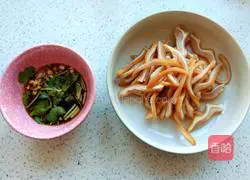 Illustration of braised pig ears 5