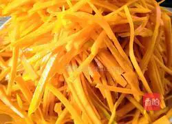 Illustration of how to make minced pumpkin shreds 2