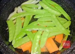 Illustration of how to make snow pea cuttlefish cakes 3