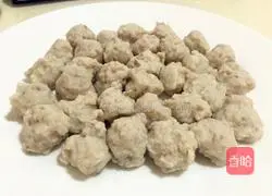 Illustration of how to make homemade fish balls 3