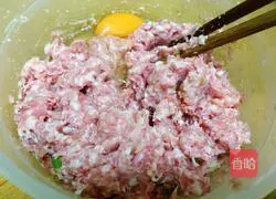 Illustration of how to make hand copy with red oil 4