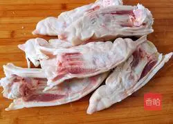 Illustration of how to make pig's trotters jelly 1