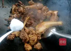 Illustration of chicken stewed with mushrooms 9