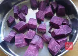 Illustration of how to make Sichuan style steamed pork ribs with rice flour 10