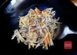 Illustration of how to make razor clams with scallion oil 4