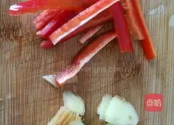 Illustration of the recipe of twice-cooked pork with garlic moss 3