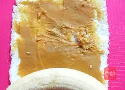 Illustration of how to make banana toast rolls 4