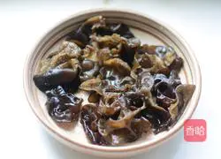 Illustration of how to make scrambled eggs with fungus 2