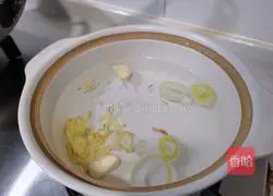 Illustration of how to make standing fish tofu pot 3