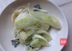 Illustration of how to make egg fried sauce 4