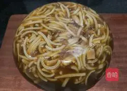 Illustration of how to make lean pork rind jelly 5