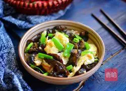 Illustration of how to make scrambled eggs with fungus 11