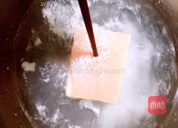 Illustration of how to make Jingkou twice-cooked pork 1