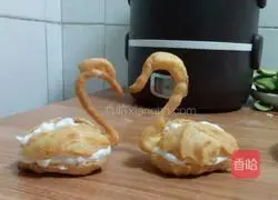 Illustration of how to make two-color swan puffs 16