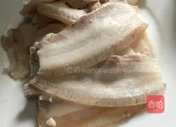 Illustration of how to make twice-cooked pork with garlic sprouts 3