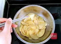 Rose Apple Pie Recipe Illustration 6