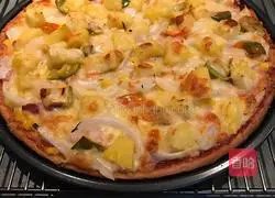 Illustration of how to make shrimp, bacon and pineapple pizza 7