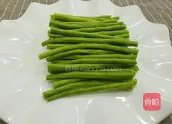 Illustration of how to make ginger-flavored cowpeas 1