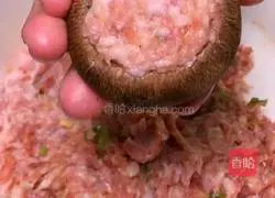 Illustration of how to stuff mushrooms with meat 6