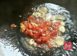 Braised Illustration of how to make fish head with chopped pepper 7