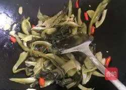 Illustration of how to make sauerkraut and boiled fish 4