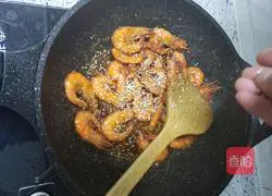 Illustration of how to make braised prawns with oyster sauce 6