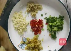 Illustration of how to make fish head with chopped pepper 1