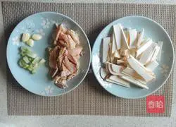 Illustration of Homemade King Oyster Mushroom Twice-cooked Pork 3