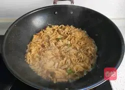 #Northeast#Illustration of how to make stir-fried pork with pickled cabbage 9