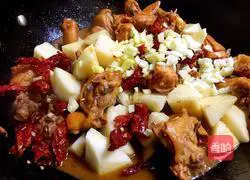 Xinjiang Chaiwopu Illustration of how to make spicy chicken 15