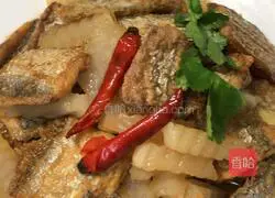 Illustration of how to cook hairtail fish and radish 17