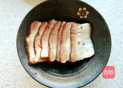 Illustration of how to make potatoes with pork belly 3